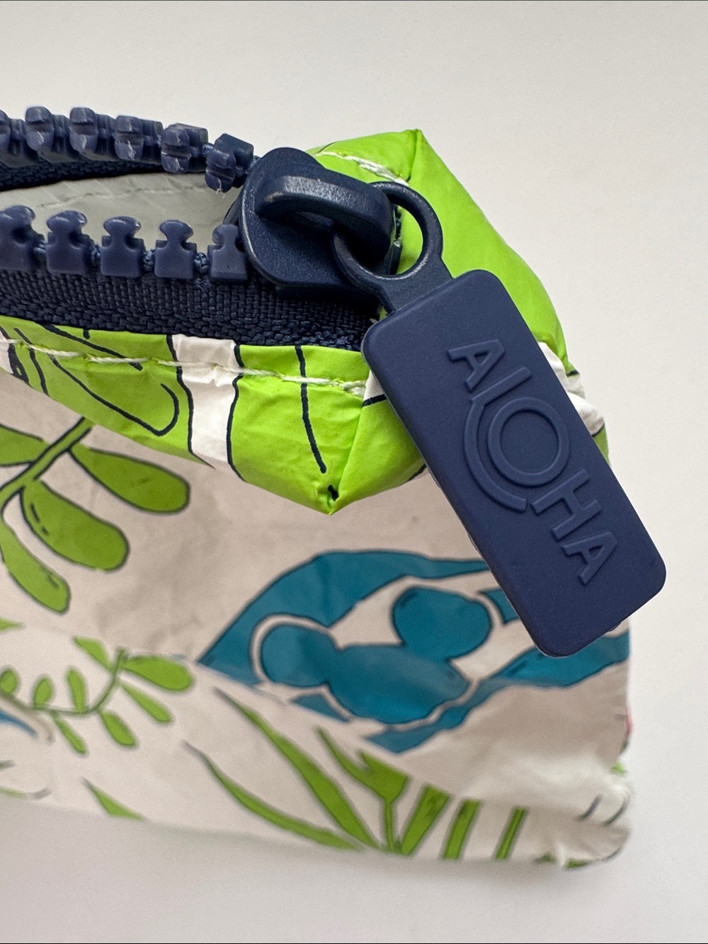 ALOHA Collection x Disney Cruise Line Collab Tropical Zip Pouch 🌺 - Picture 3 of 8